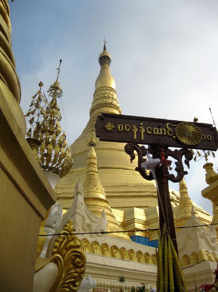 shwedagon.signpost.lo.jpg