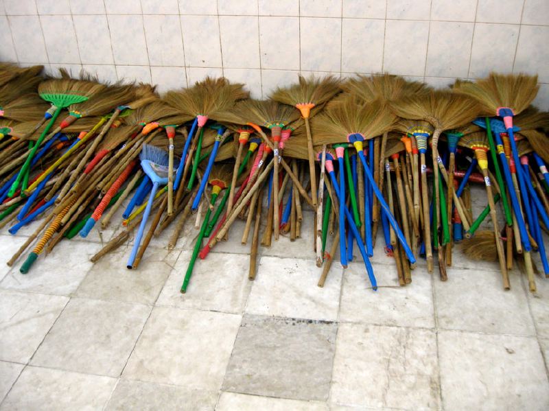 shwedagon_brooms.jpg