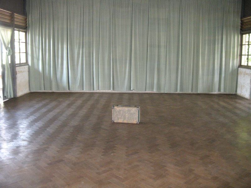 suitcase.gvs.yangon.jpg